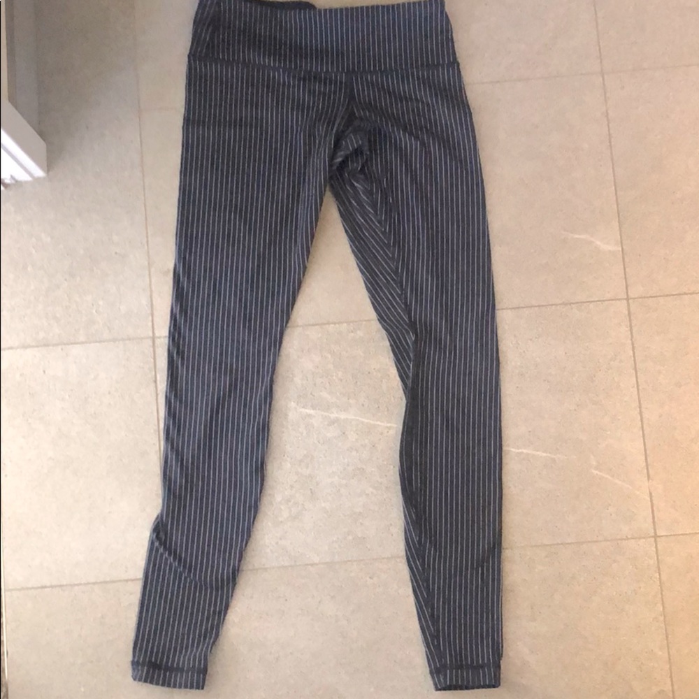 Lululemon Navy Pinstripe WunderUnder leggings